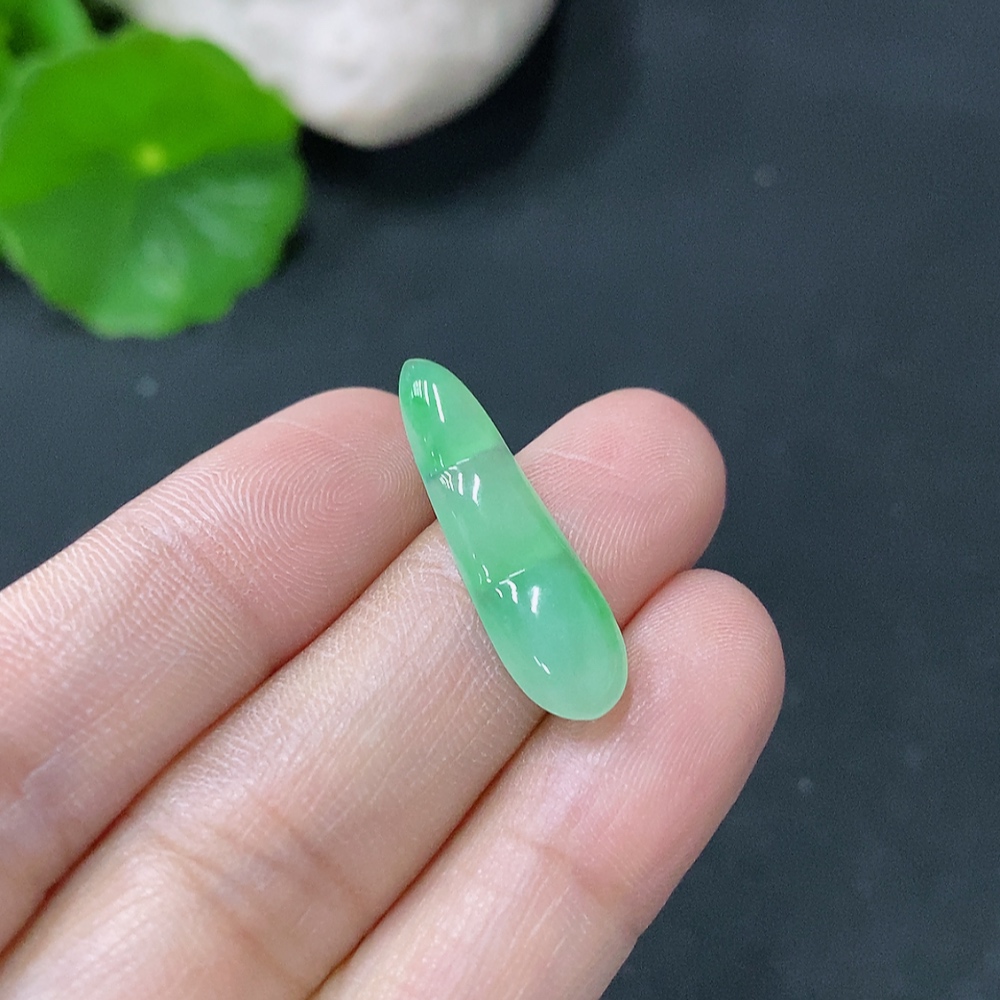 F31587395 Jadeite Inlaid Lucky Bean