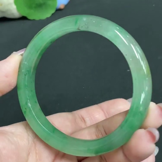H34955375 African Emerald (Dulong Jade) Regular Bracelet
