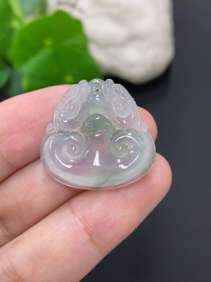 F42972300 翡翠如意挂件 货品总重量约4克