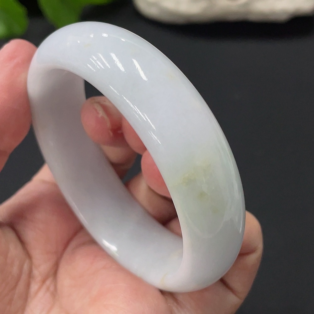 F30518654 Jadeite Regular Bangle (Total Weight: Approx. 69.7g; Inner Diameter: 55.3)