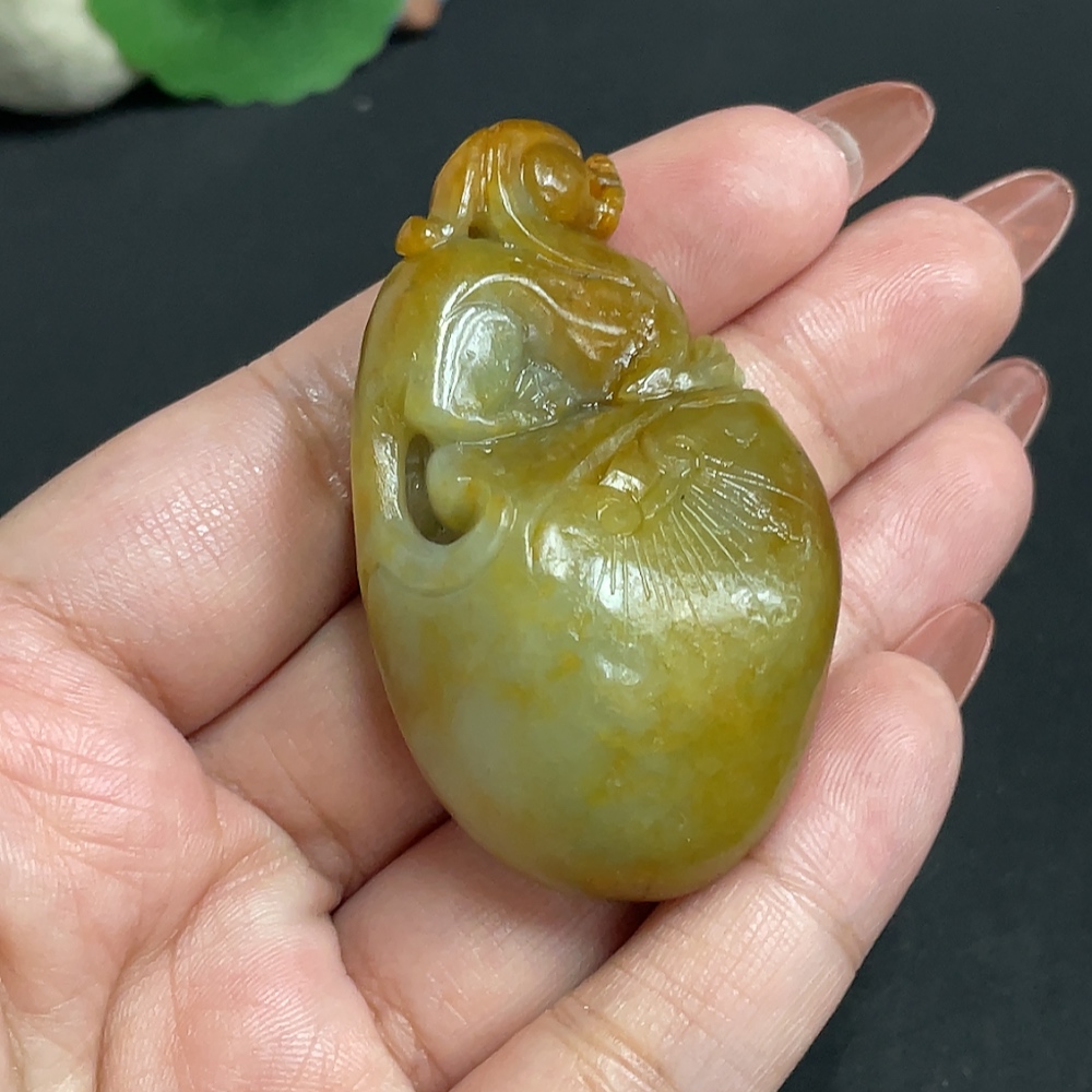 H34004887 Hetian Jade Pendant, Auspicious Beast, Total Weight Approx. 52.2g, Undetermined Skin Color Origin