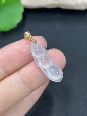 F41949794 翡翠挂件 豆子 18k 配镶钻石 货品总重约2.16g