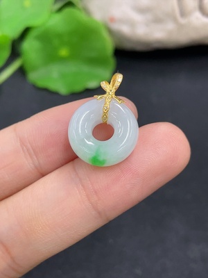 F46571546 翡翠甜甜圈挂件 18k 配镶钻石 货品总重约2.65克