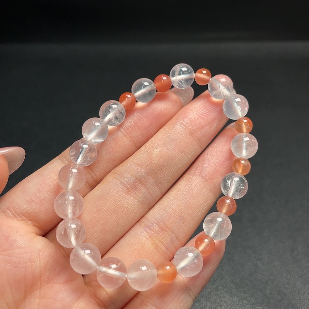 C30469368 Crystal Bracelet with approximately 8mm beads, total weight about 14.99g, paired with Southern Red Agate (visible organic matter)