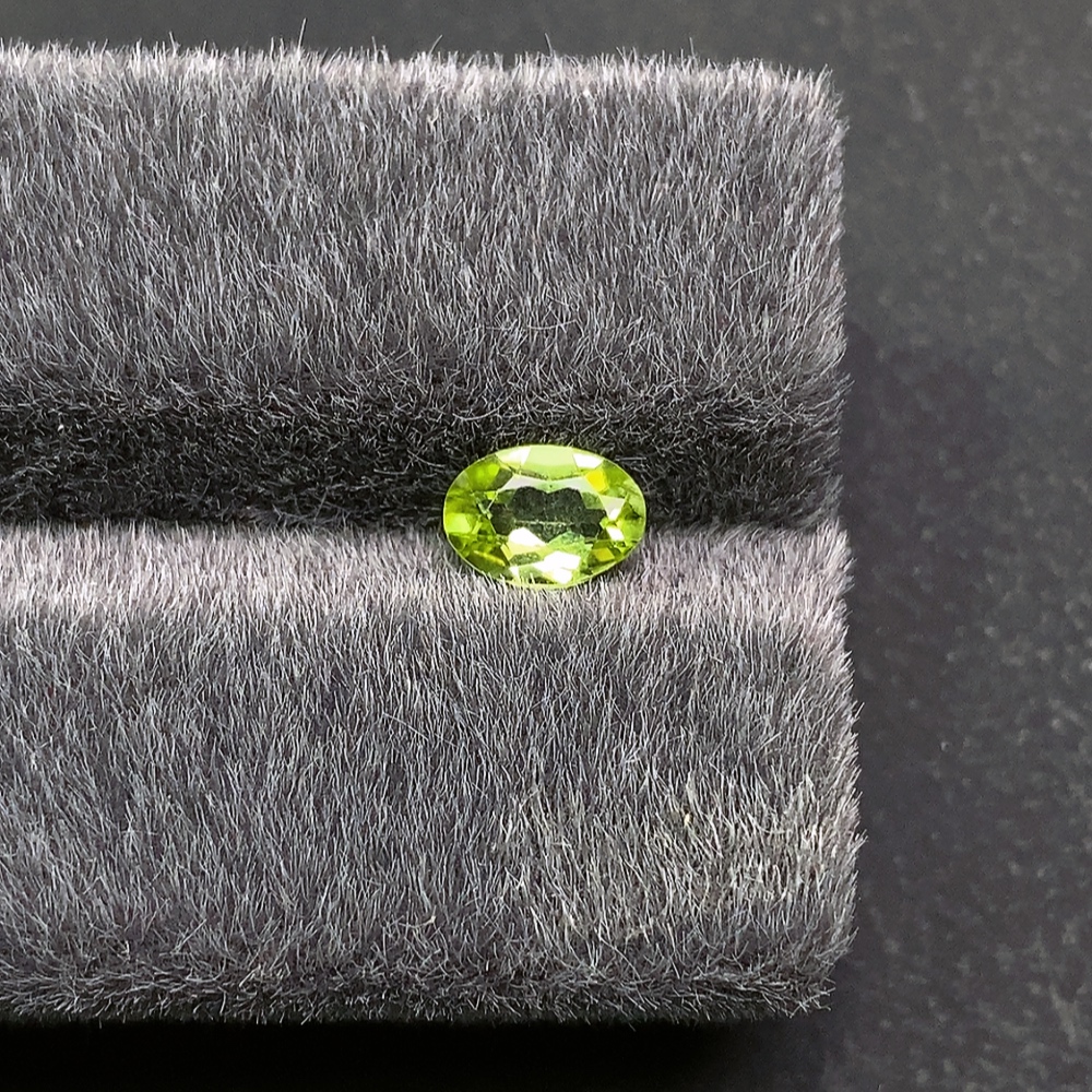 C12304697 Peridot Rough Stone Approx. 0.75ct