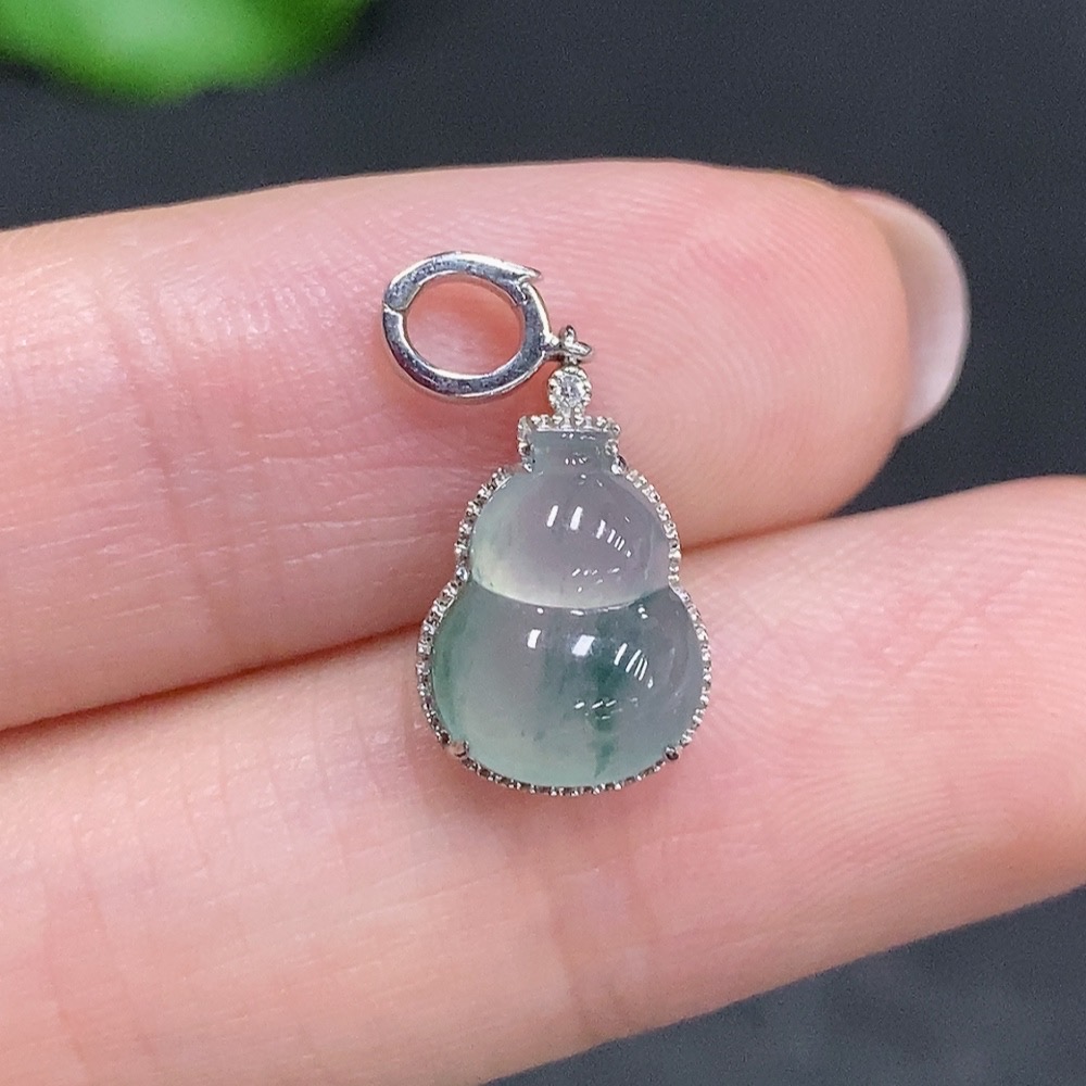 F34002189 Jadeite Gourd Pendant 18k Gold Total Weight Approx.1.1g