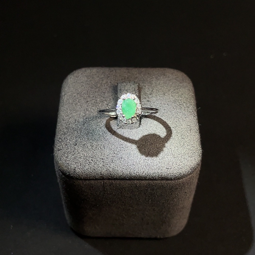 C23578418 Emerald Set Ring Non-Gold Setting Adjustable Total Weight Approx. 1.52g Clarity Enhanced