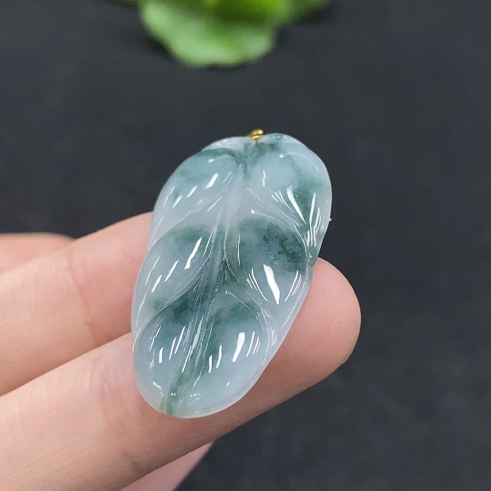 F34029629 Jadeite Leaf Pendant 18K Gold Total Weight Approximately 4.59g