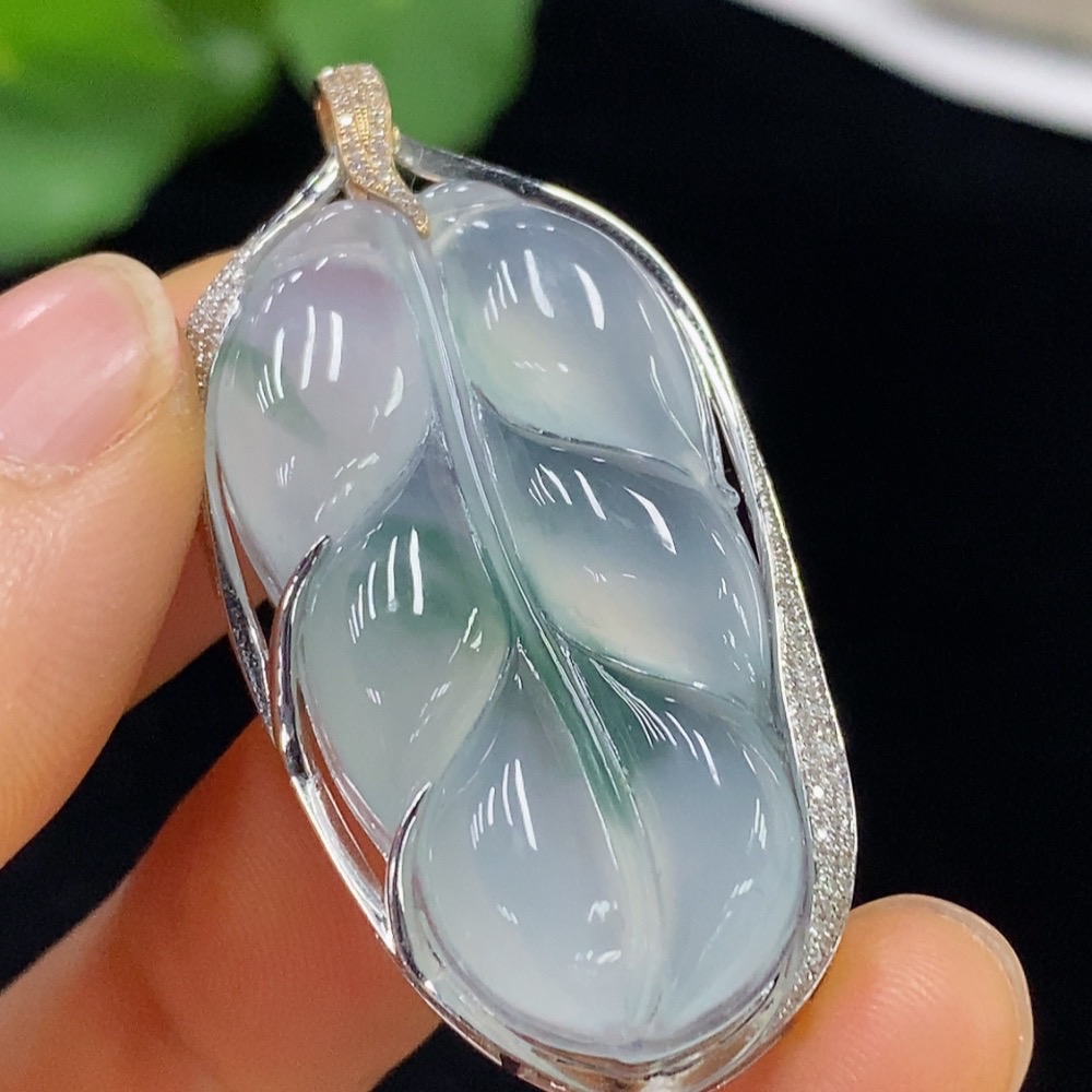 F35114186 Jadeite Leaf Inlaid Pendant No Stamp 18k Gold Content Diamond Accent Total Weight Approximately 10.87g