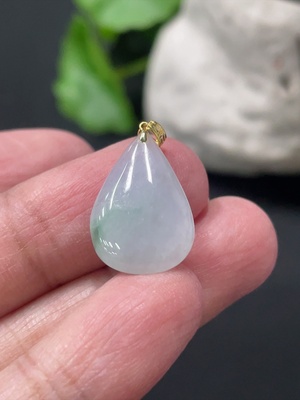 F35107990 Jadeite Waterdrop Pendant with 18K Gold Clasp, Total Weight Approx. 1.56g
