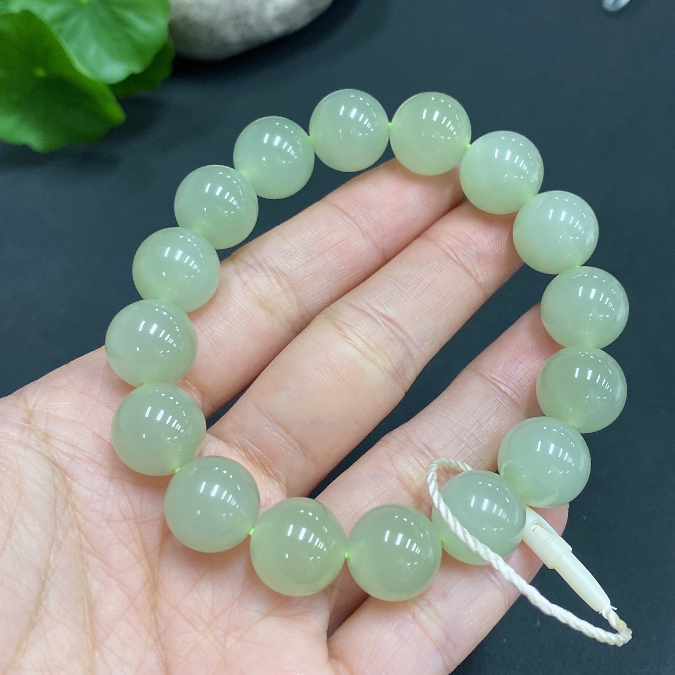 H15691535 Hetian Jade Bracelet, approx. 11.6mm beads, total weight approx. 43.2g