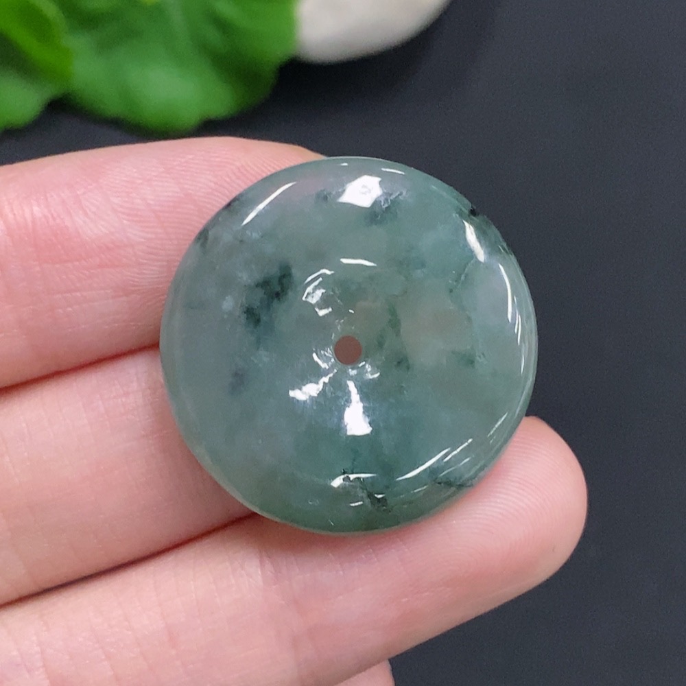 F35160197 Jadeite Peace Knot Total Weight Approximately 8.1g