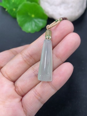 F46486272 翡翠挂件仿古牌 货品总约重 含绳4.18g