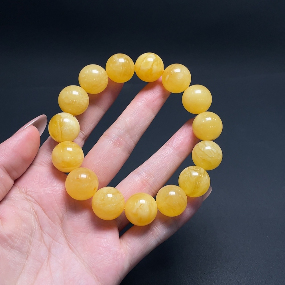 C20296377 Amber Beeswax Bracelet Total Weight About 32.28g Size Approx.15.7mm