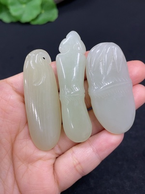 H46560053 和田玉挂件   竹节   福瓜   货品总重约41.2g