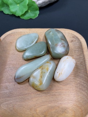 H46560272 和田玉挂件    皮色成因未定   货品总重约114.2g