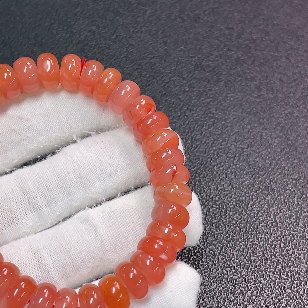 C33850383 South Red Agate Bracelet with Visible Organic Matter, Total Weight Approx. 36.81g, Size About 10.6mm