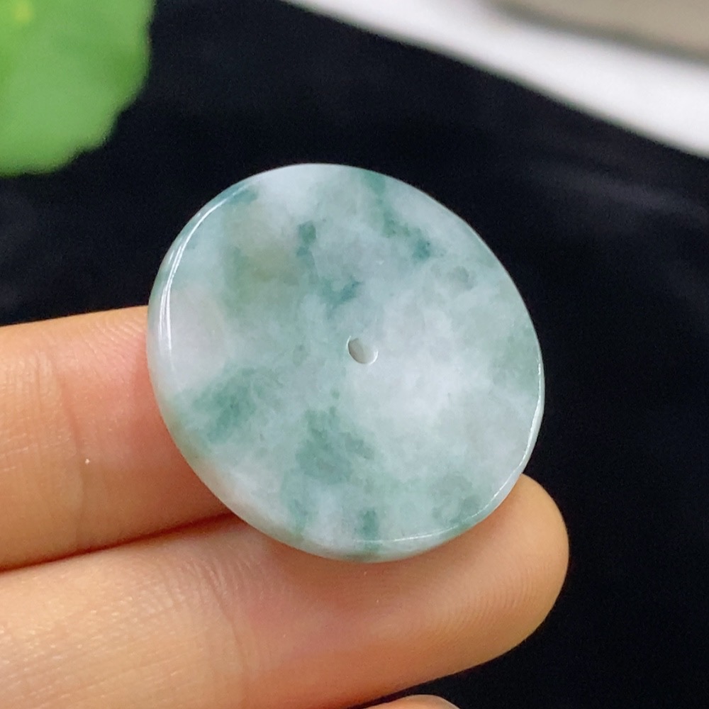 F34975186 Jadeite Peace Knot Pendant Total Weight Approximately 5.35g