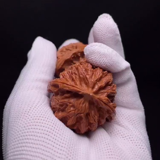 W34987410 Walnut Total weight about 42.9g Size about 40.7mm