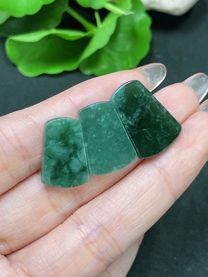 F34020871 Jadeite Inlaid Pieces Sell as a Lot