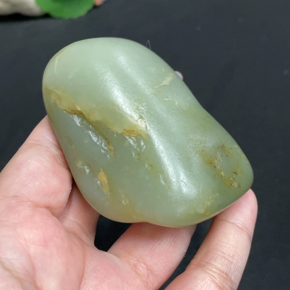 H33863294 Hetian Jade with other mineral components, undetermined skin color origin, total weight approx. 152.4g