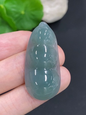 F46552966 翡翠福豆挂件 货品总重量约8克