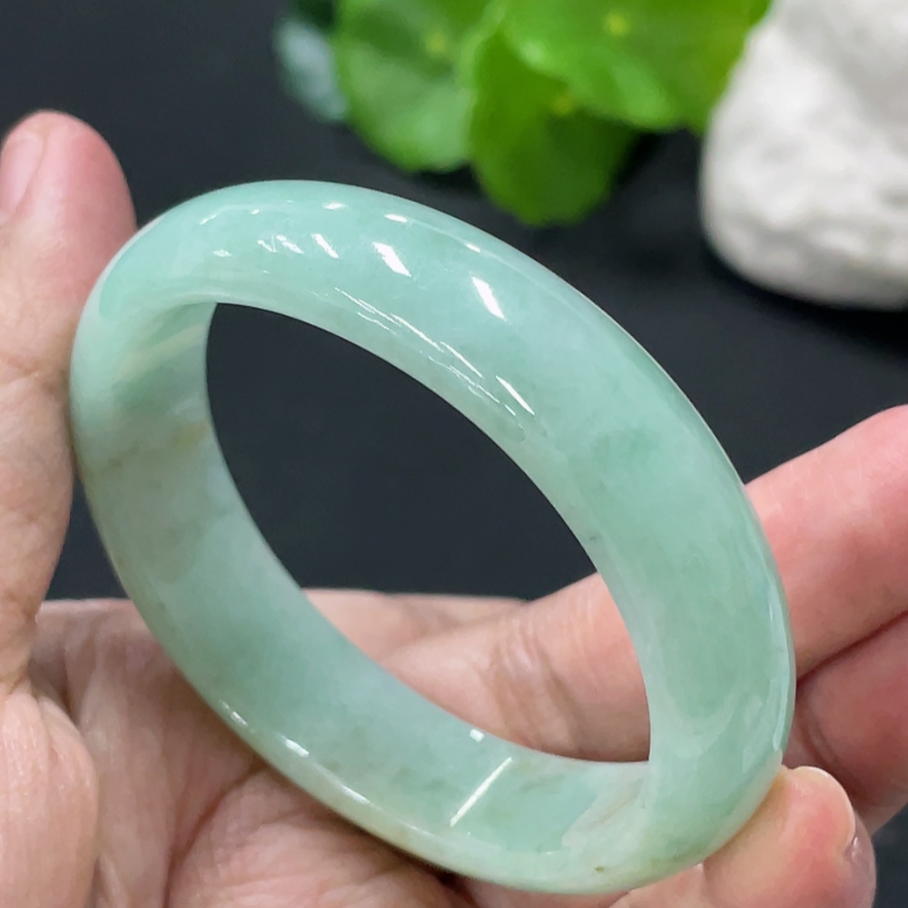 F32821359 Jadeite Concubine Bracelet 38.39g 52.3/44.3 Size