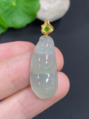 F46555134 翡翠挂件福豆 18k 货品总约重3.36g