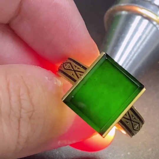 F33932430 Jadeite and 18K Gold Mounted Ring Size 17 Total Weight Approx. 8.4g