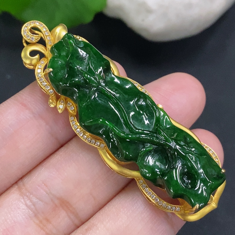 F34023331 Jadeite Inlaid Pendant 18K Gold Total Weight Approx.8.9g With Diamond Inlay Containing Other Mineral Components