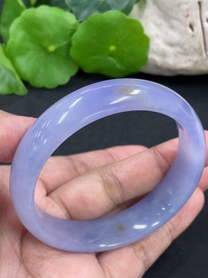 F45392612 翡翠正圈手镯 圈口56.2mm 货品总约重53.33g