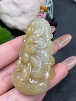 H32823686 Hetian Jade Pendant Lotus