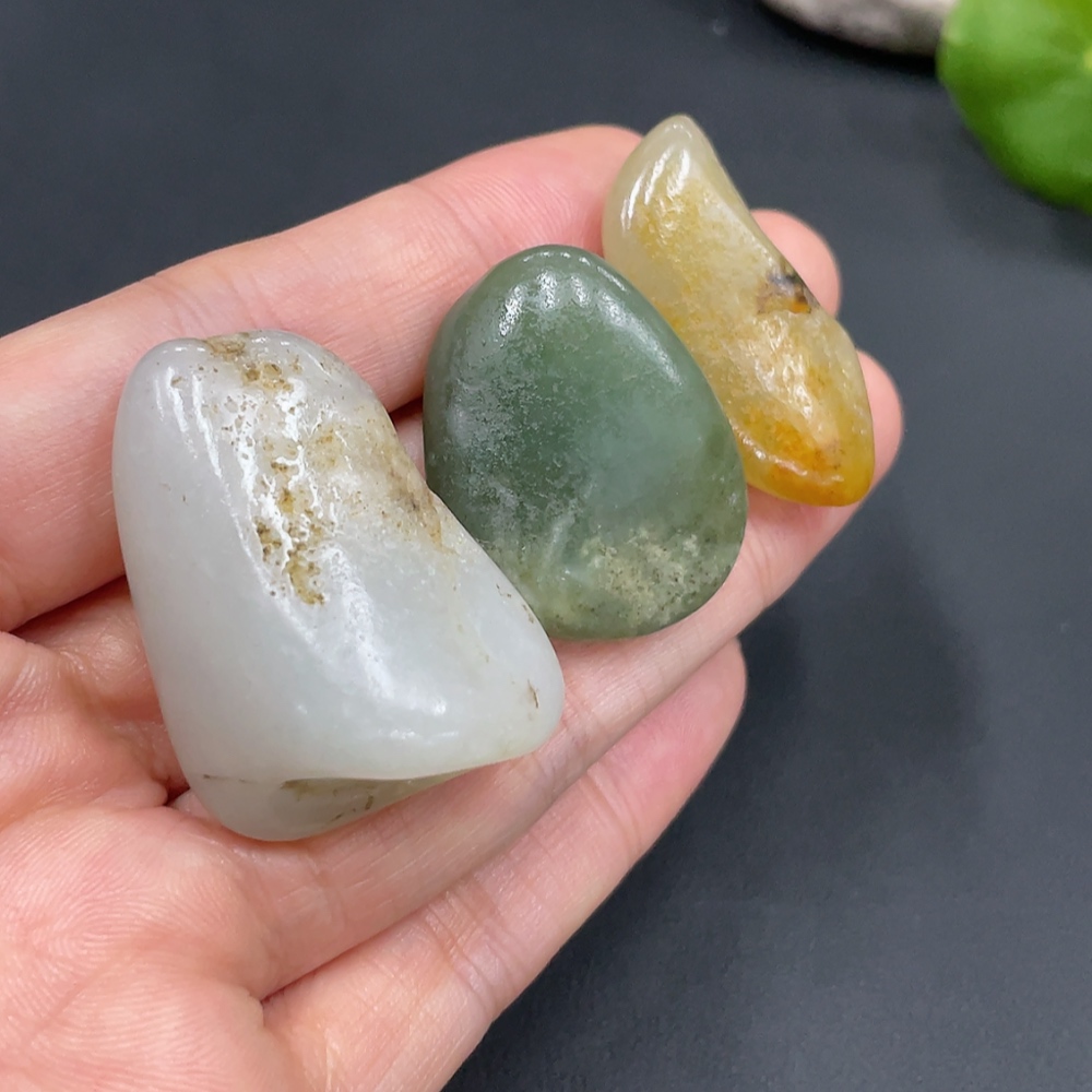 H23605557 Hetian Jade, undetermined origin of skin color, total weight approximately 39.9g