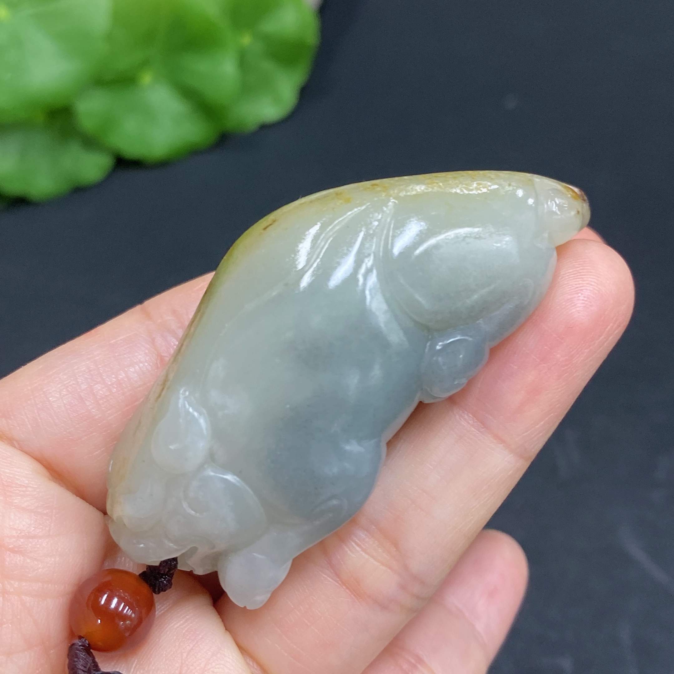 H32758935 Hetian Jade Handheld Carving Auspicious Beast