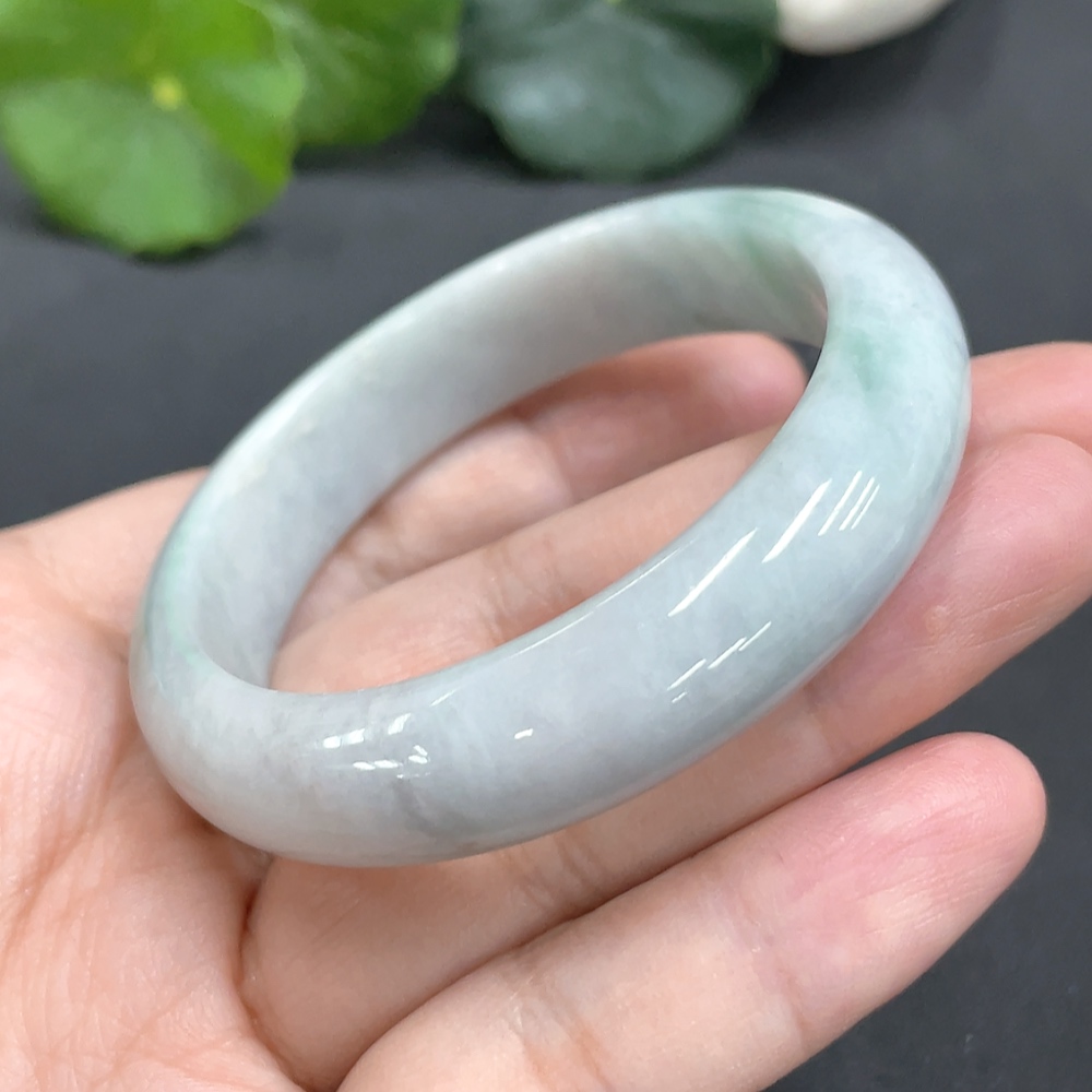 F13483268 JadeiteConcubine Bracelet, Loop Diameter 53.3, Total Weight 41.743g