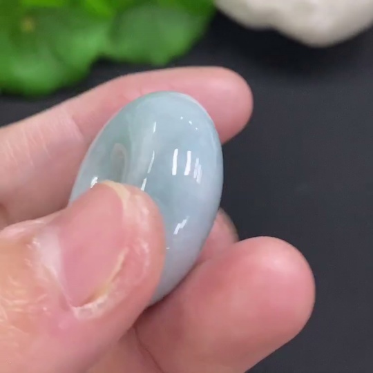 F34070550 Jadeite Peace Knot, total weight approximately 19.1 grams