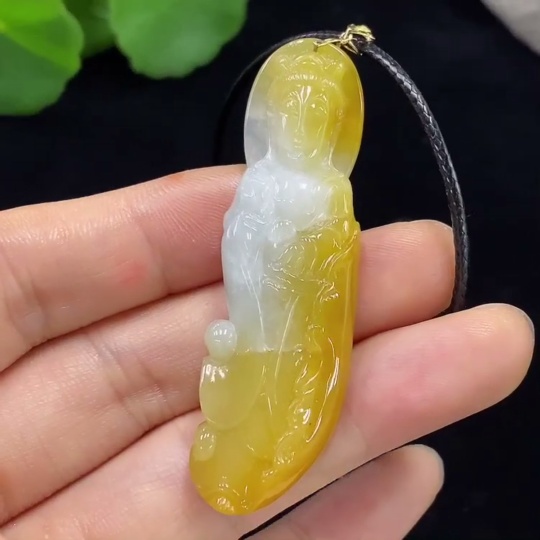 F30444391 Jadeite Guanyin Pendant 18k Color Origin Undetermined Total Weight Approx. 16.39g (Excluding Cord)