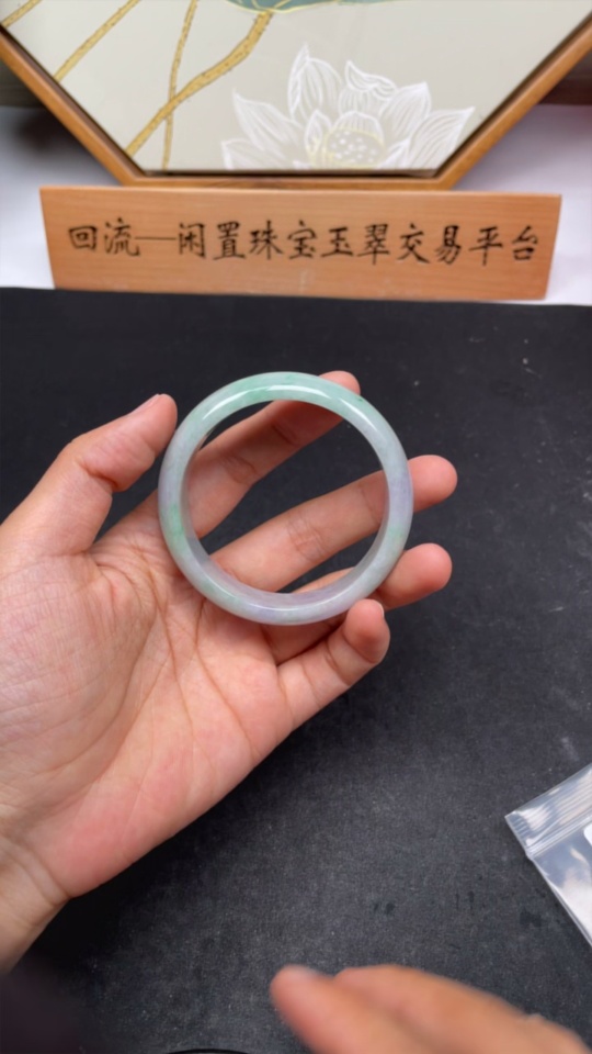 F30542981 Jadeite Round Bangle, Total Weight Approx. 52g, Size 55.2, with Crack