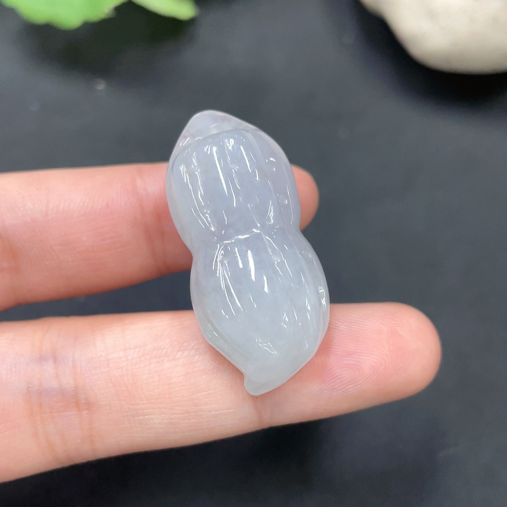 F16761204 Jadeite Peanut Pendant Total Weight 13.084g