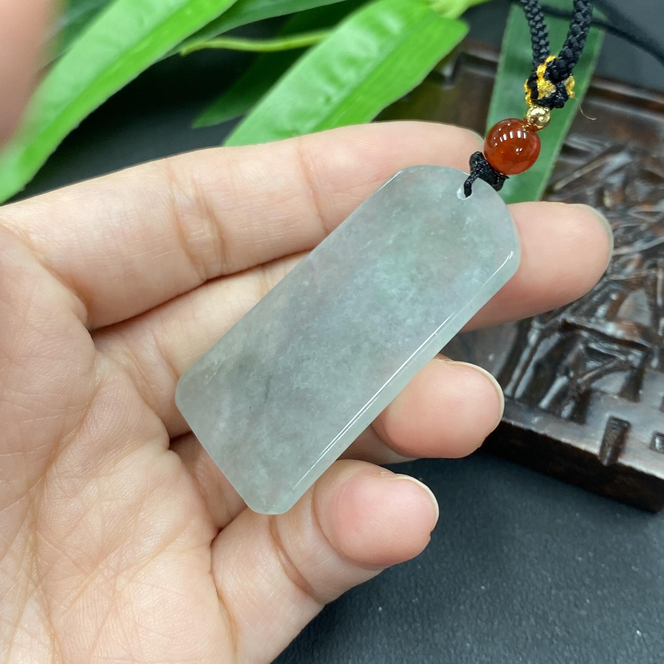 F0753971 Jadeite Plain Pendant with Crack