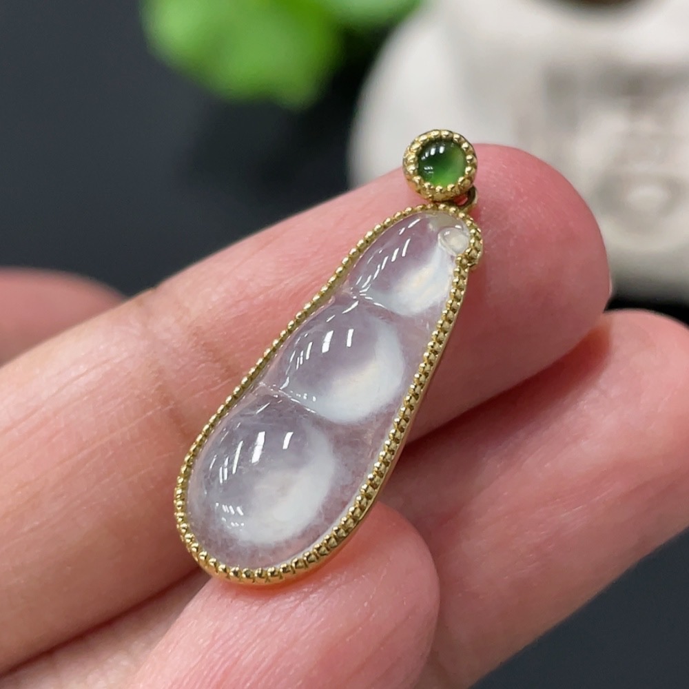 F30520074 Jadeite Lucky Bean Pendant Set in 18K Gold