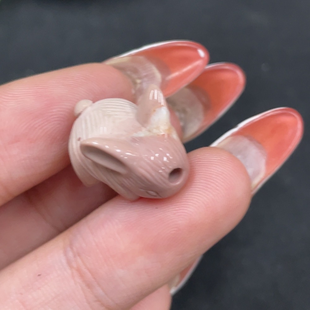 H35084953 Alashan Agate Pendant Rabbit with Other Mineral Components Total Weight Approx. 2.6g