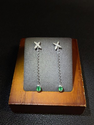 C29341555 Emerald Inlaid Earrings 18K Gold Total Weight Approx. 1.02g Clarity Enhanced