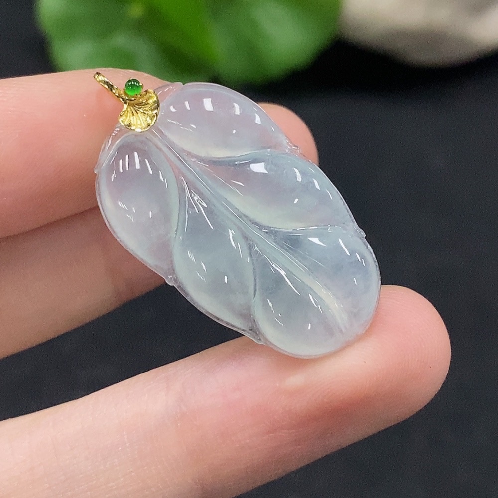 F34028906 Jadeite Leaf Pendant in 18K Gold, Total Weight Approx. 3.37g