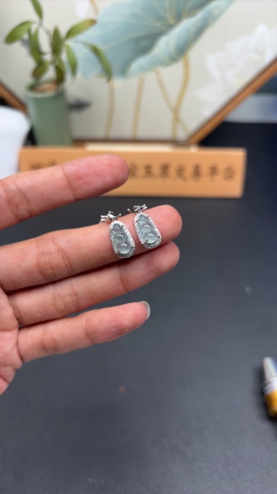 F34035128 Jadeite Blessing Bean Inlaid Earrings Non-Gold Inlaid Total Weight About 3.1g