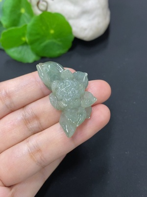 F46534114 翡翠花开富贵挂件 货品总重约12.1克