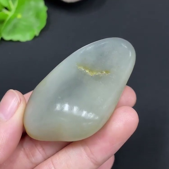 H27106745 Hetian Jade, undetermined origin of skin color, containing other mineral components, total weight approximately 49g