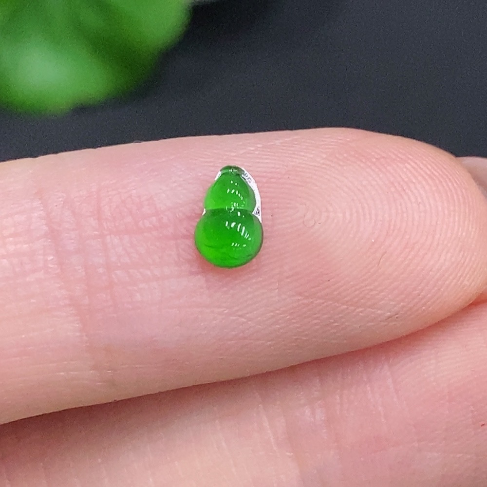 F34060135 Jadeite Gourd Inlaid Piece, Total Weight Approximately 0.8g, Yellow Color Origin Undetermined