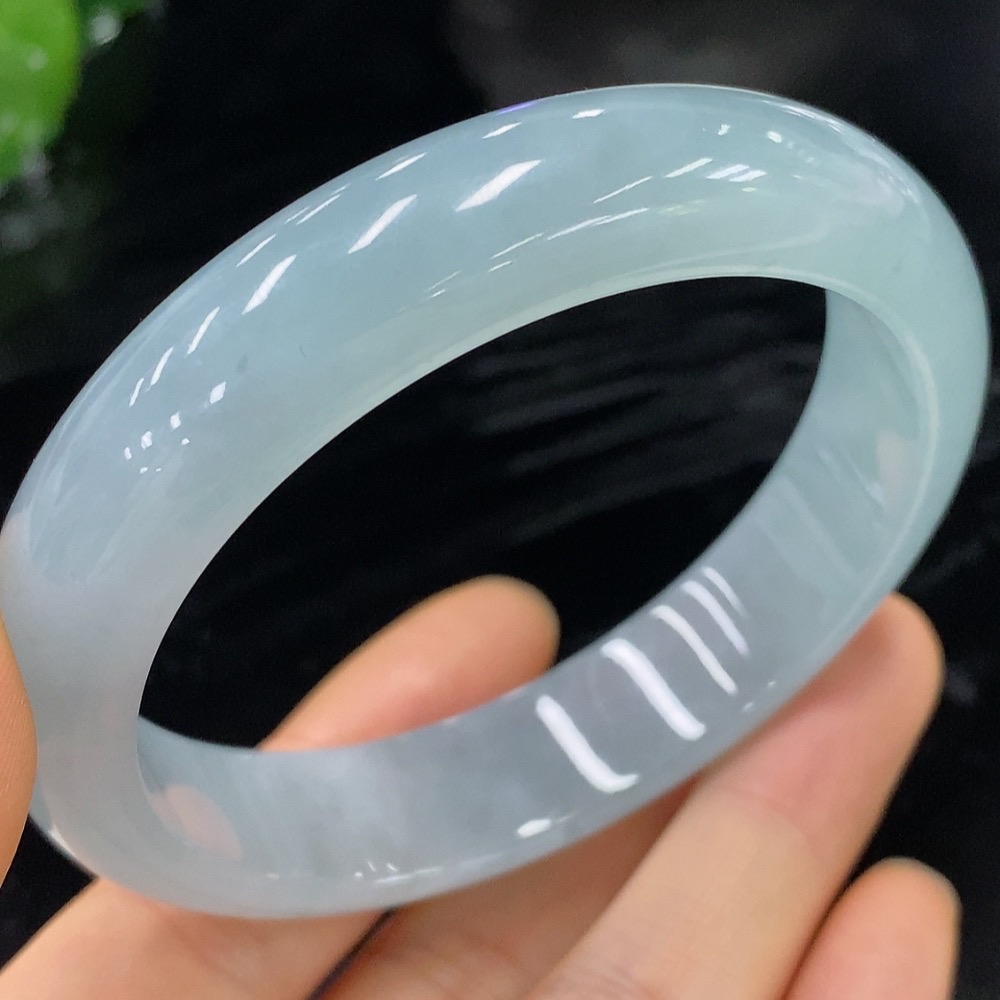 F26028050 Jadeite Round Bangle