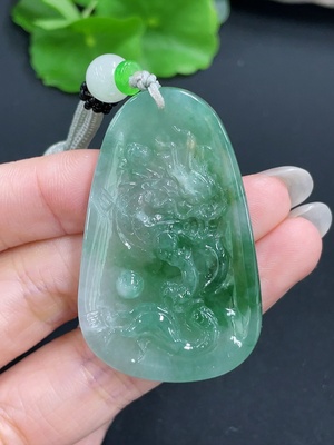 F41950046 翡翠挂件 龙牌 含绳货品总重约21.9g